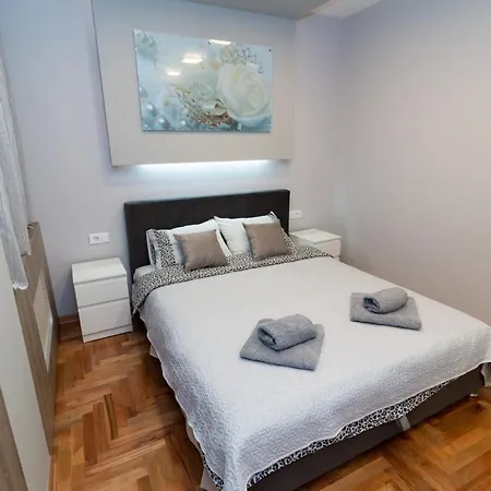 New Center 2 Apartman